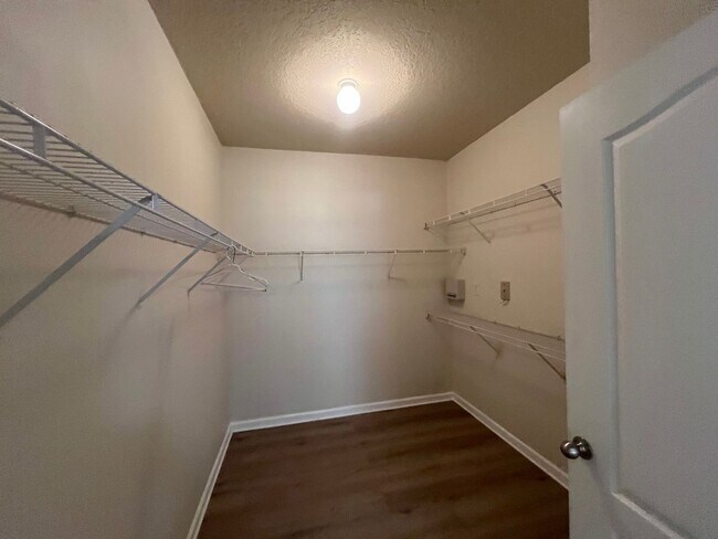 Building Photo - 8819 Villa View Cir