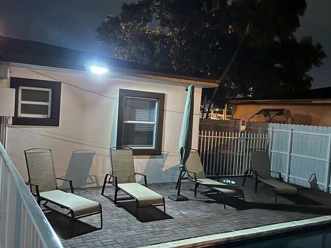 Building Photo - 680 E 8th Ave