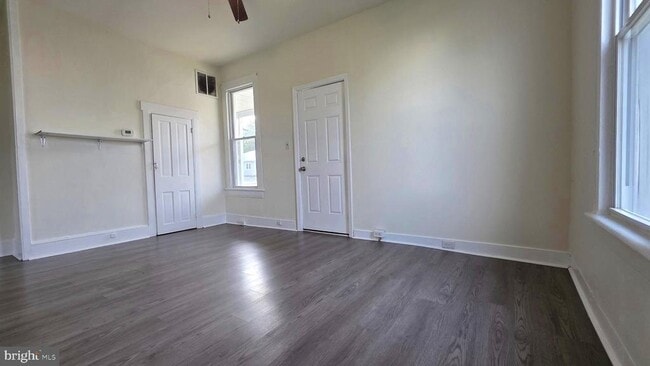 Building Photo - 10 Dorman St