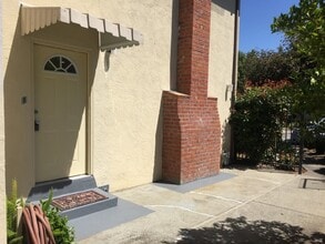 Building Photo - 44-2201