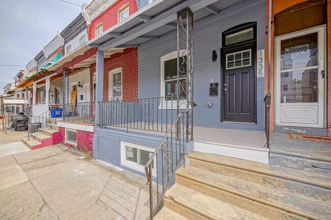 Building Photo - 1335 S Stanley St