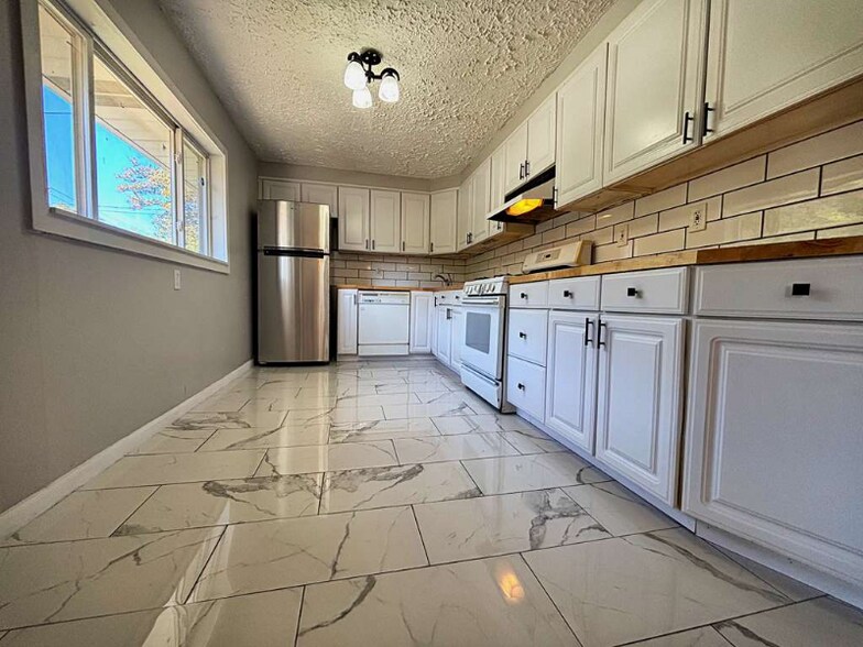 Building Photo - 741 Jefferson Rd