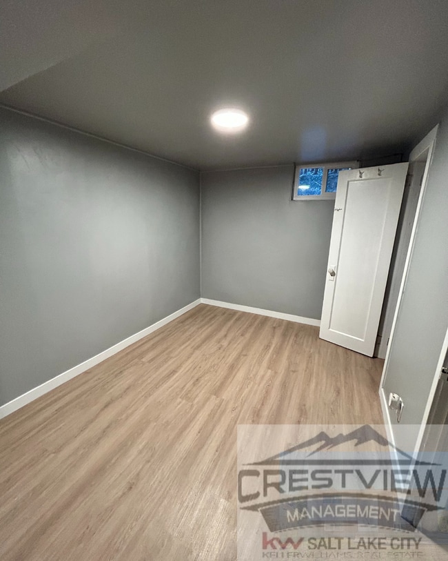 Building Photo - Deem Triplex