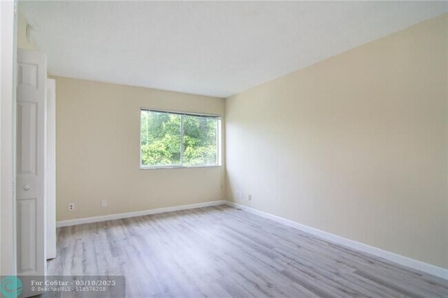 Building Photo - 10701 Cleary Blvd