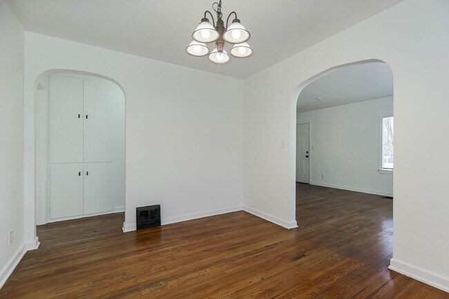 Building Photo - Charming 4-Bedroom Home in Kansas City, MO...