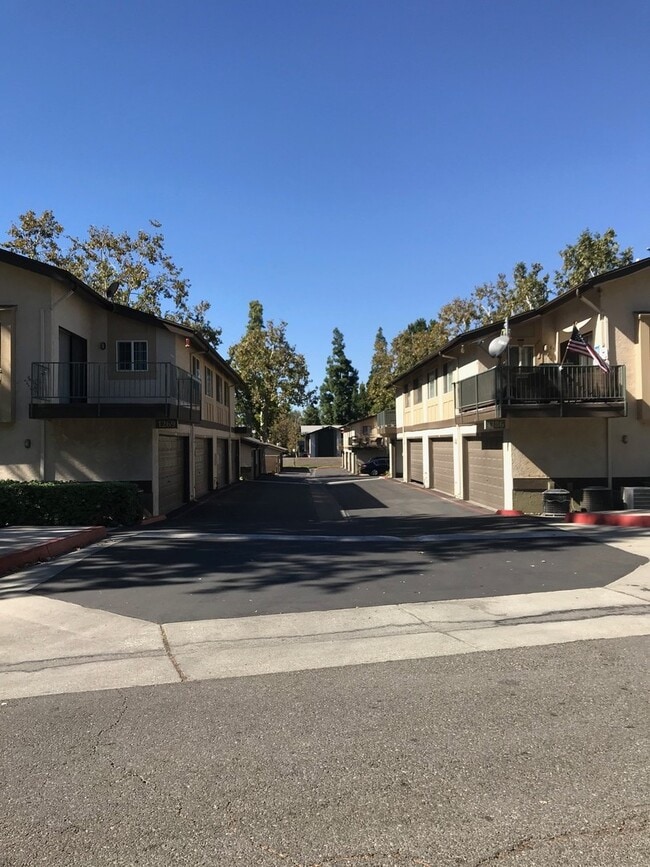 Building Photo - 1186 E Lugonia Ave