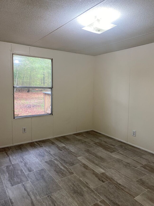 Building Photo - 21321 Crawford Lake Rd