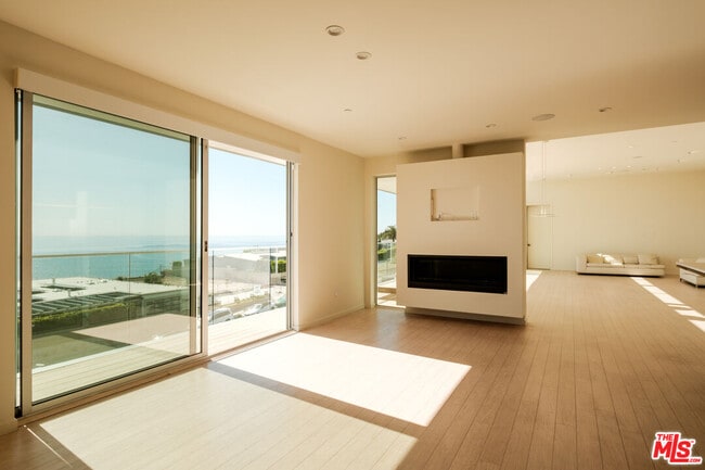 Building Photo - 18223 Coastline Dr