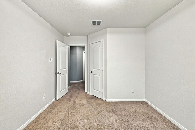 Building Photo - Spacious 4-Bedroom Home Near Lackland AFB with Private Backyard