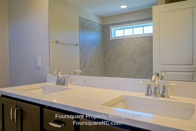 Building Photo - Modern 3-Story Townhome with Entry-Level Bonus Room, Back Deck & Garage , Community Pool in North...