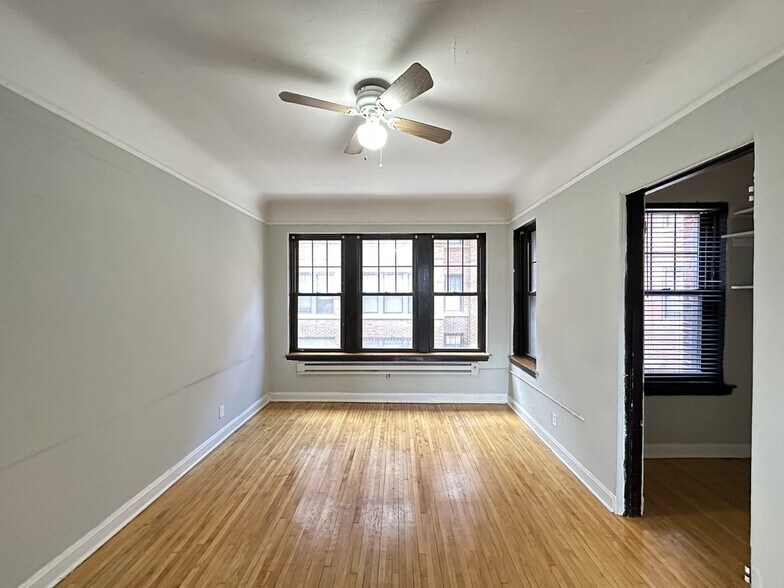 Building Photo - 4333 N Wolcott Ave