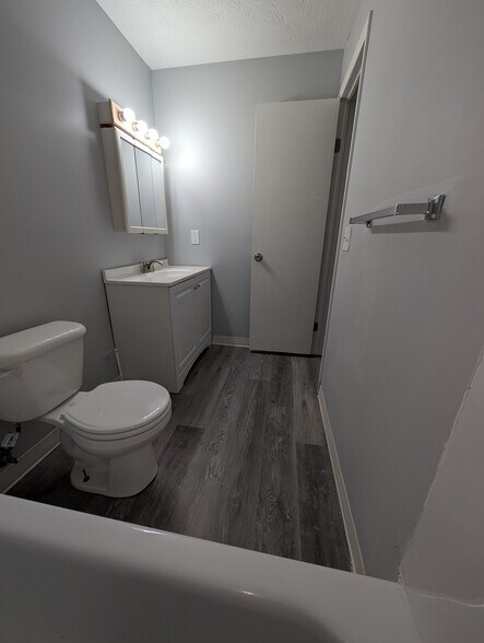 Bathroom other way - 5240 Emil Ave SW