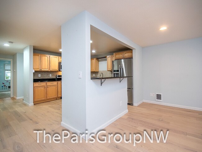 Building Photo - 3br Totem Lake Condo Big Open Flr Plan