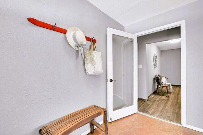 Building Photo - 28585 Evergreen Manor Dr