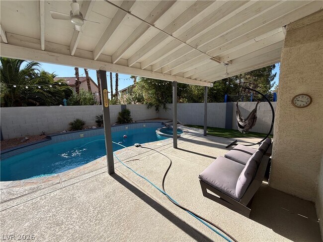 Building Photo - 3004 Ocean View Dr