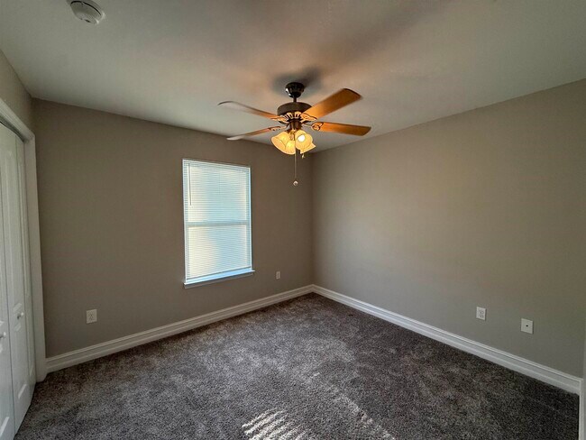 Building Photo - 37 Cochise St