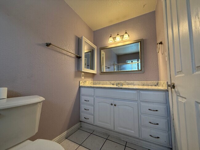 Building Photo - 1356 S 41st Ave