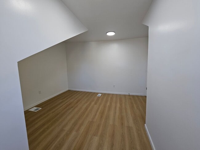 Building Photo - Fully Rehabbed 3 bedroom 2 bathroom house ...