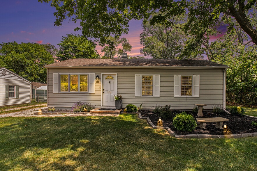 Primary Photo - 109 N Eagle St