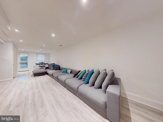 Building Photo - 1808 Riggs Pl NW