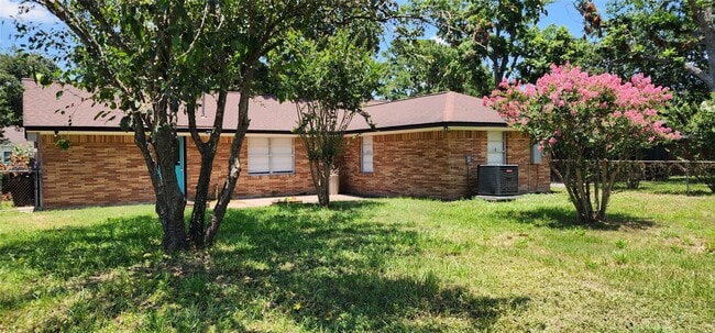 Building Photo - 4921 Nina Lee Ln