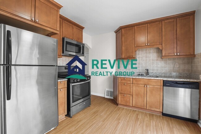 Building Photo - 9725 Fox Ave