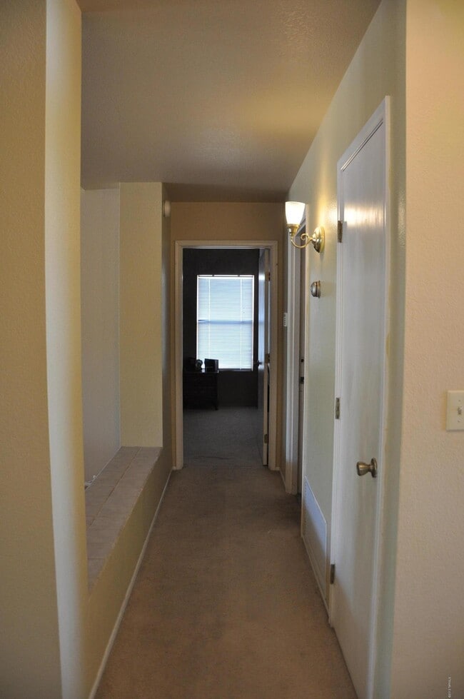 Building Photo - 721 N Woodrose Pl