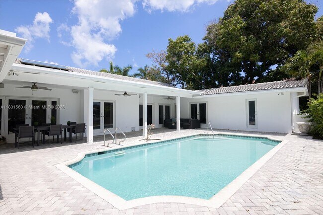 Building Photo - 413 Tamarind Dr