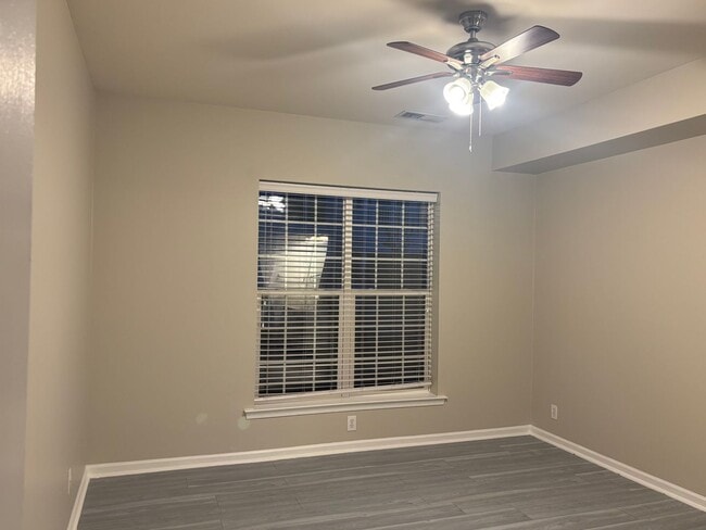 Building Photo - 3rd Level 3 Bedroom Condo in Ballantyne