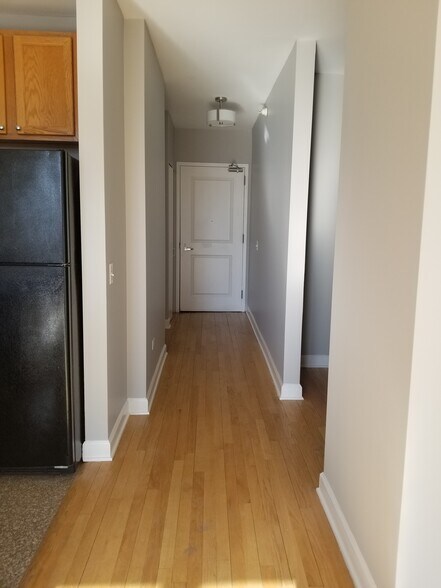 Building Photo - 645 N Kingsbury St