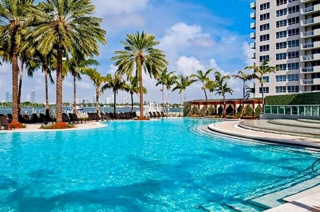 Building Photo - 1500 Bay Rd