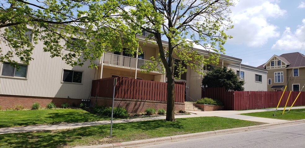 Building Photo - 410 6th Ave SW