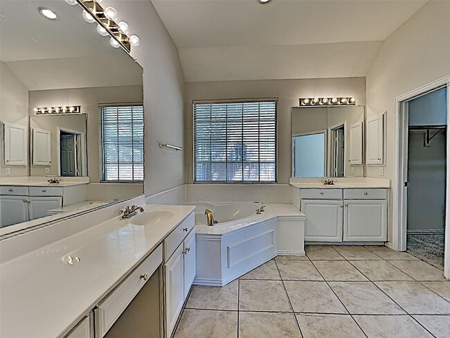 Building Photo - FANTASTIC HOME IN FLOWER MOUND!