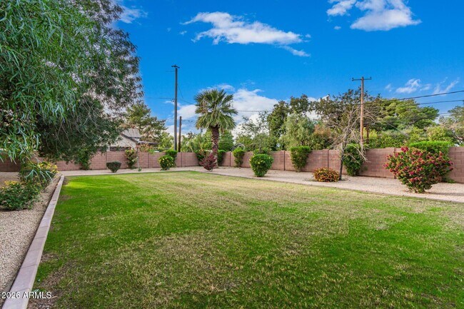 Building Photo - 1416 S College Ave