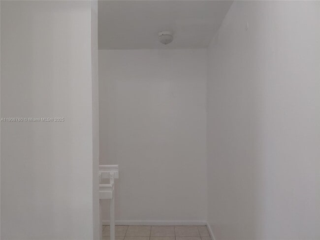 Building Photo - 13950 NE 2nd Ave