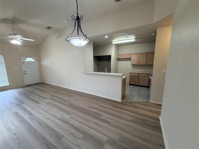 Building Photo - 508 Tablerock Cir