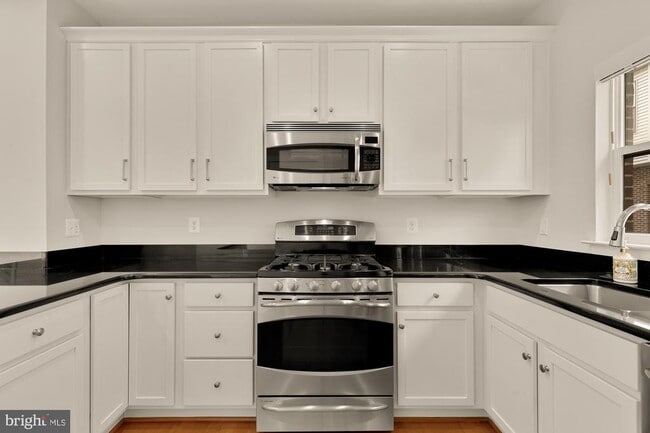 Building Photo - 4333 Kennedy St
