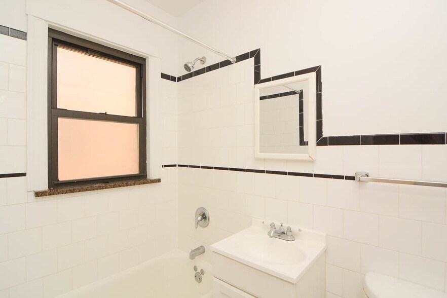 Building Photo - 2647 N Spaulding Ave