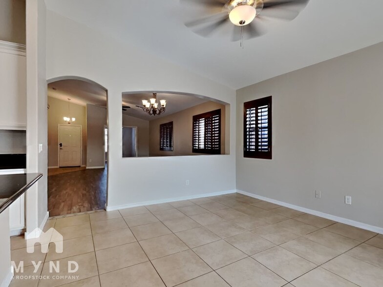 Building Photo - 11143 W Mariposa Dr