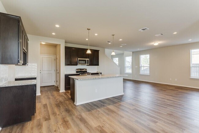 Building Photo - 412 Delta Crst