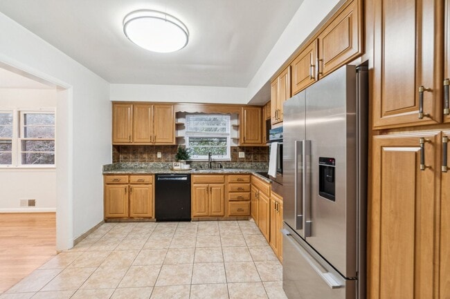 Building Photo - Charming 4BR/2BA Home for Rent in McLean!