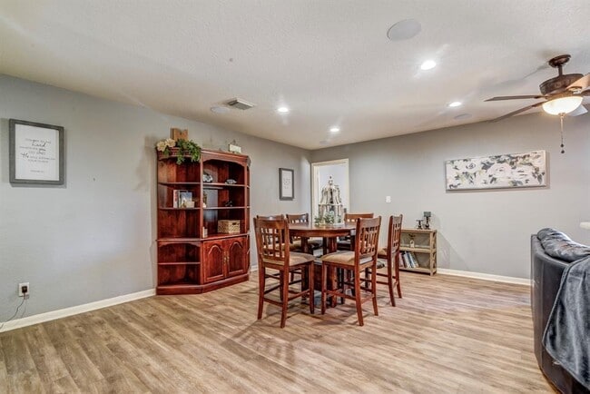 Building Photo - 2409 Daytona Ct