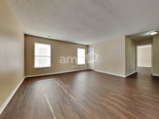 Building Photo - 1439 Round Lake Rd