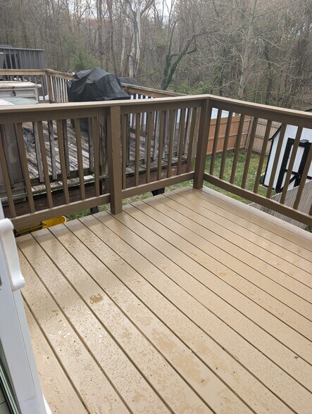 Renovated Deck - 1109 Holmespun Dr