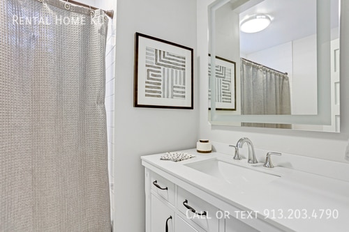 Building Photo - 5906 W 75th Terrace