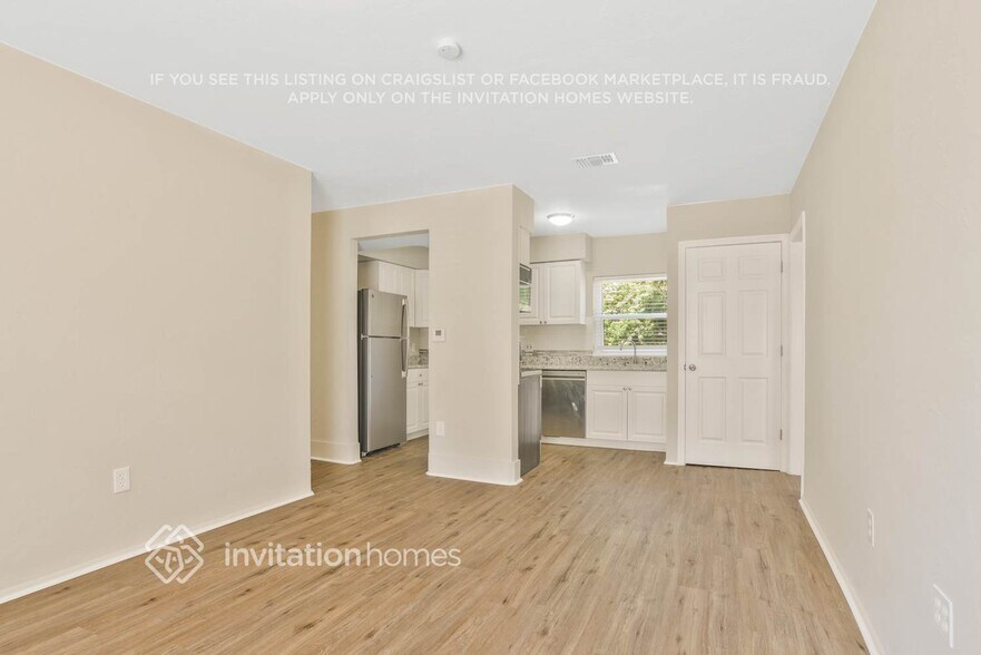 Building Photo - 927 28th St NW