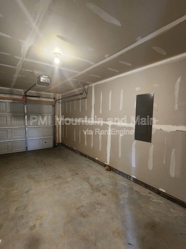 Building Photo - 16 Virginia Cmns Dr