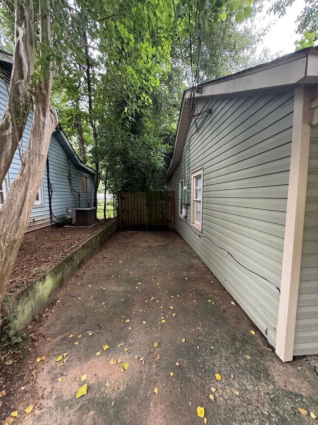 Building Photo - ** 3 Bed 1 Bath located in Chisholm ** Call to schedule a self tour 334-366-9198