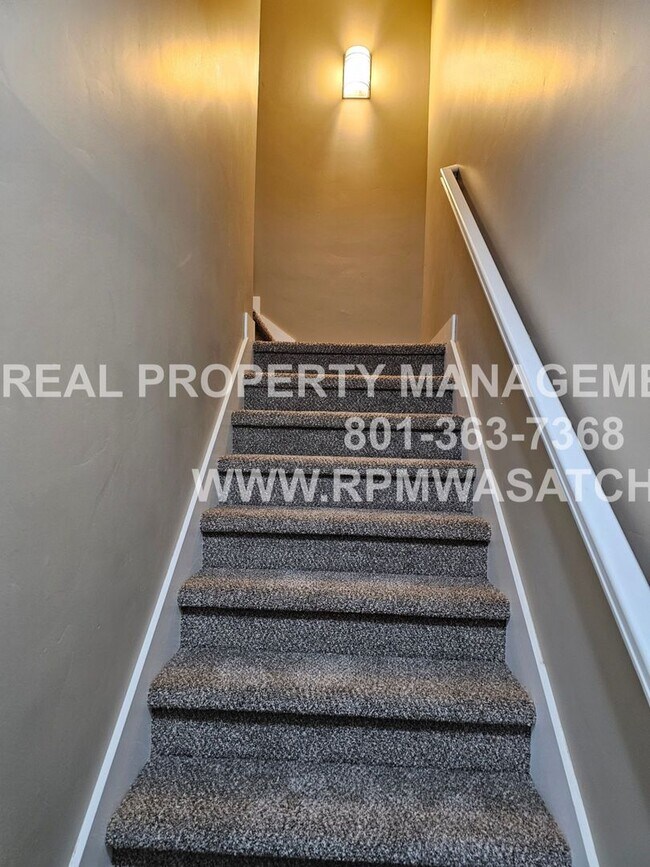 Building Photo - 4 Bedroom 2.5 Bath Town Home in Daybreak! MOVE IN SPECIAL 1/2 Off 1st Months Rent