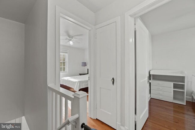 Building Photo - 510 E Nelson Ave